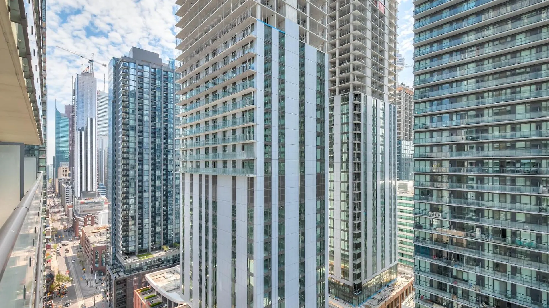 City 1 Bedroom Apartment With Views - 4 Sleeps Toronto
