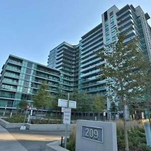 Appartement View W/parking!, Toronto