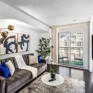 Apartment Exquisite By Cn Tower With Parking, Toronto