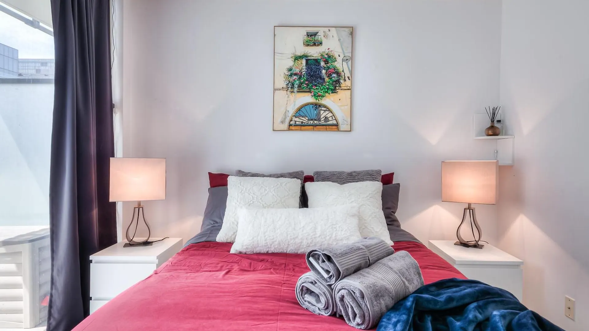 City 1 Bedroom Apartment With Views - 4 Sleeps Toronto