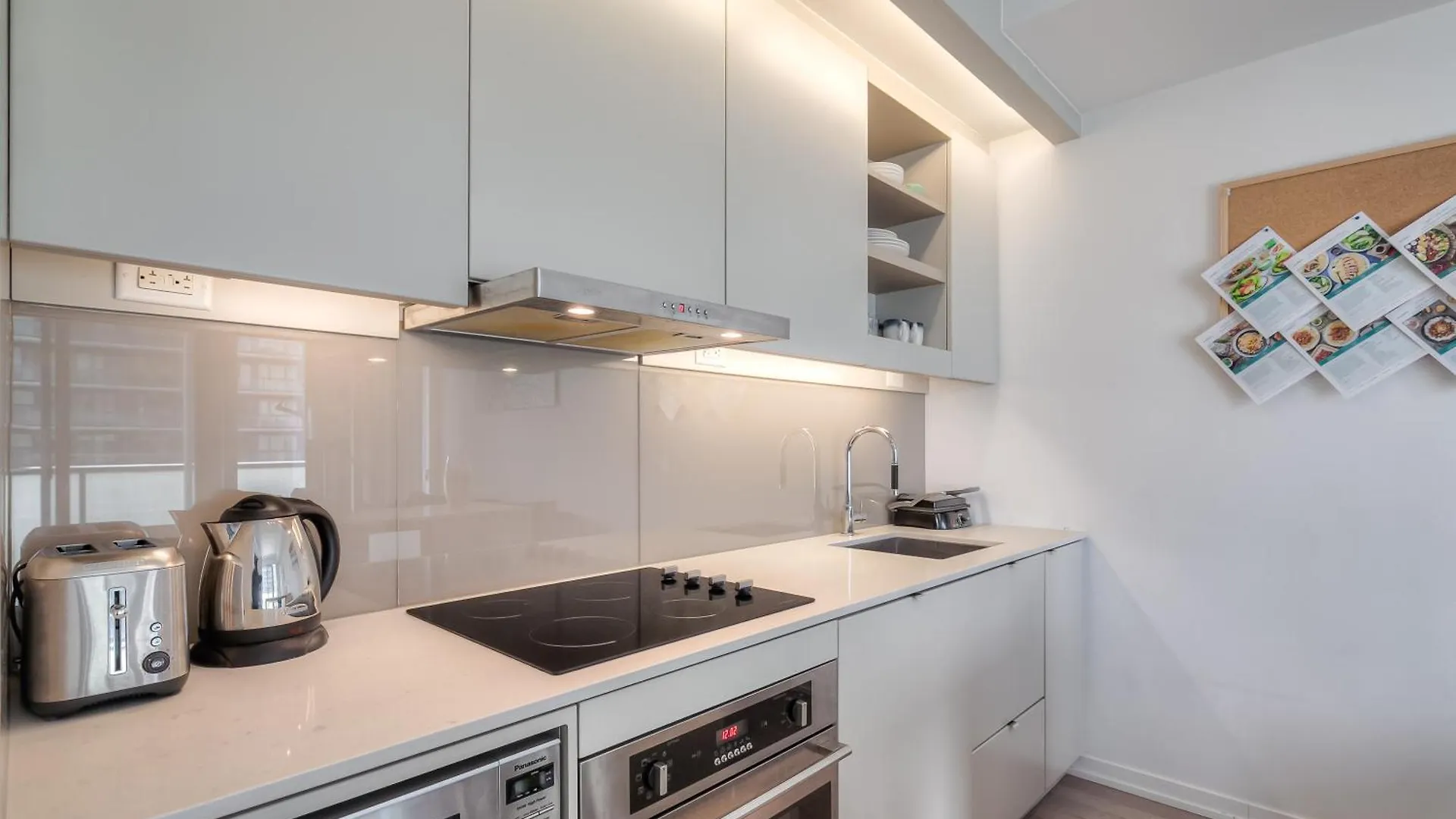 City 1 Bedroom Apartment With Views - 4 Sleeps Toronto Canada