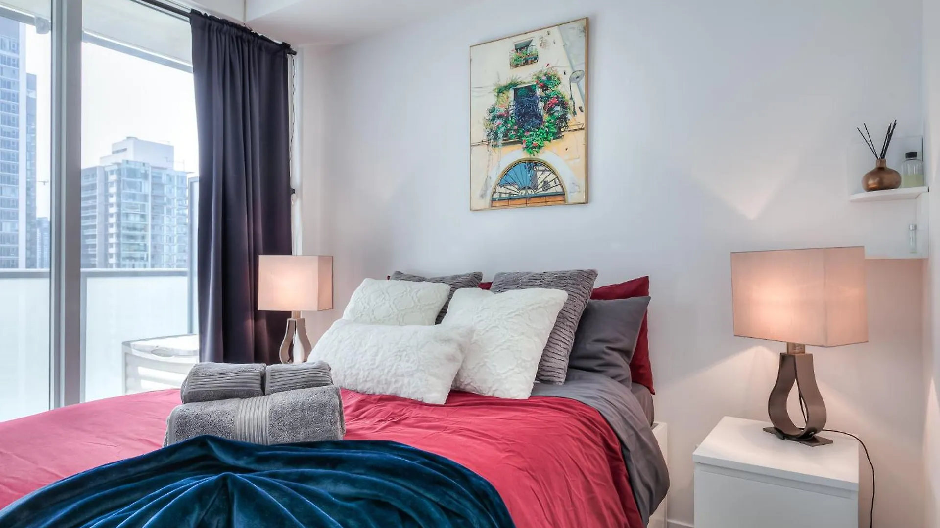 City 1 Bedroom Apartment With Views - 4 Sleeps Toronto Canada