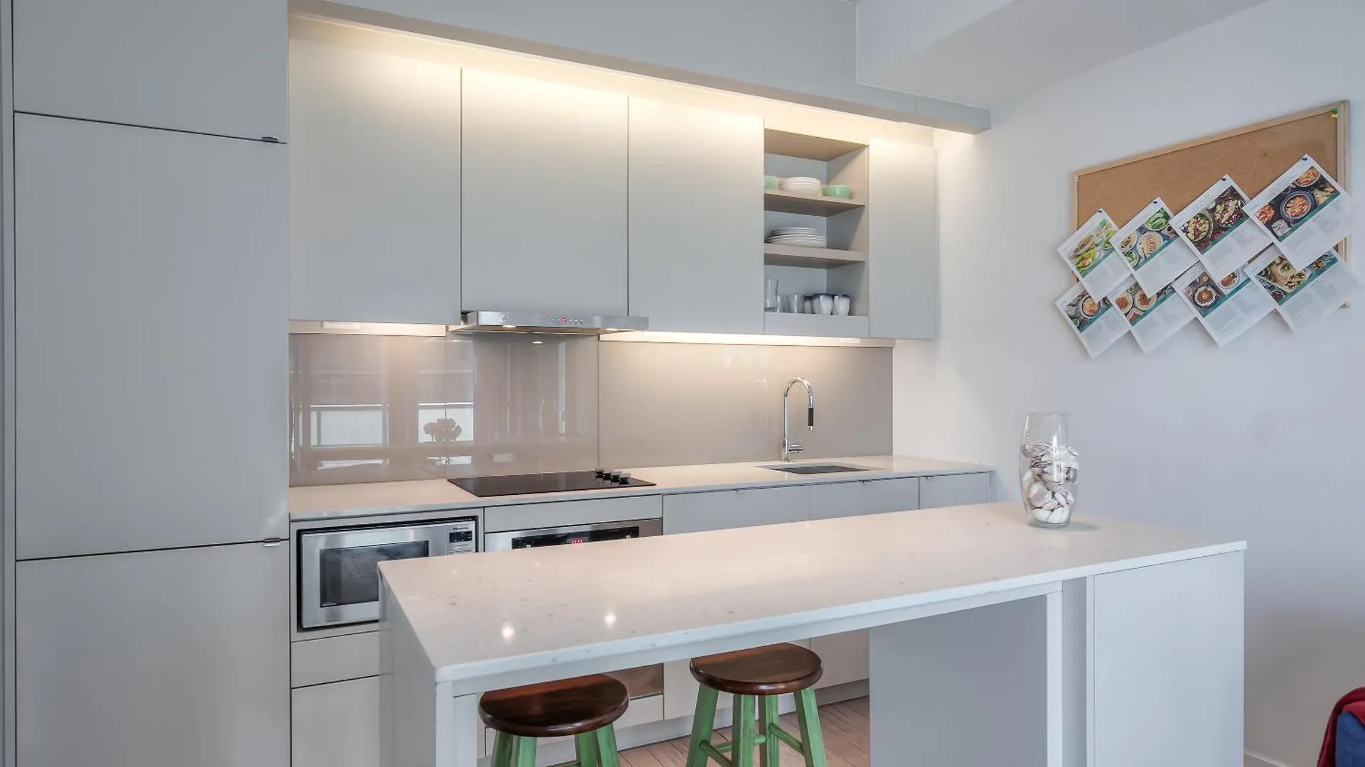 City 1 Bedroom Apartment With Views - 4 Sleeps Toronto 0*,  Canada