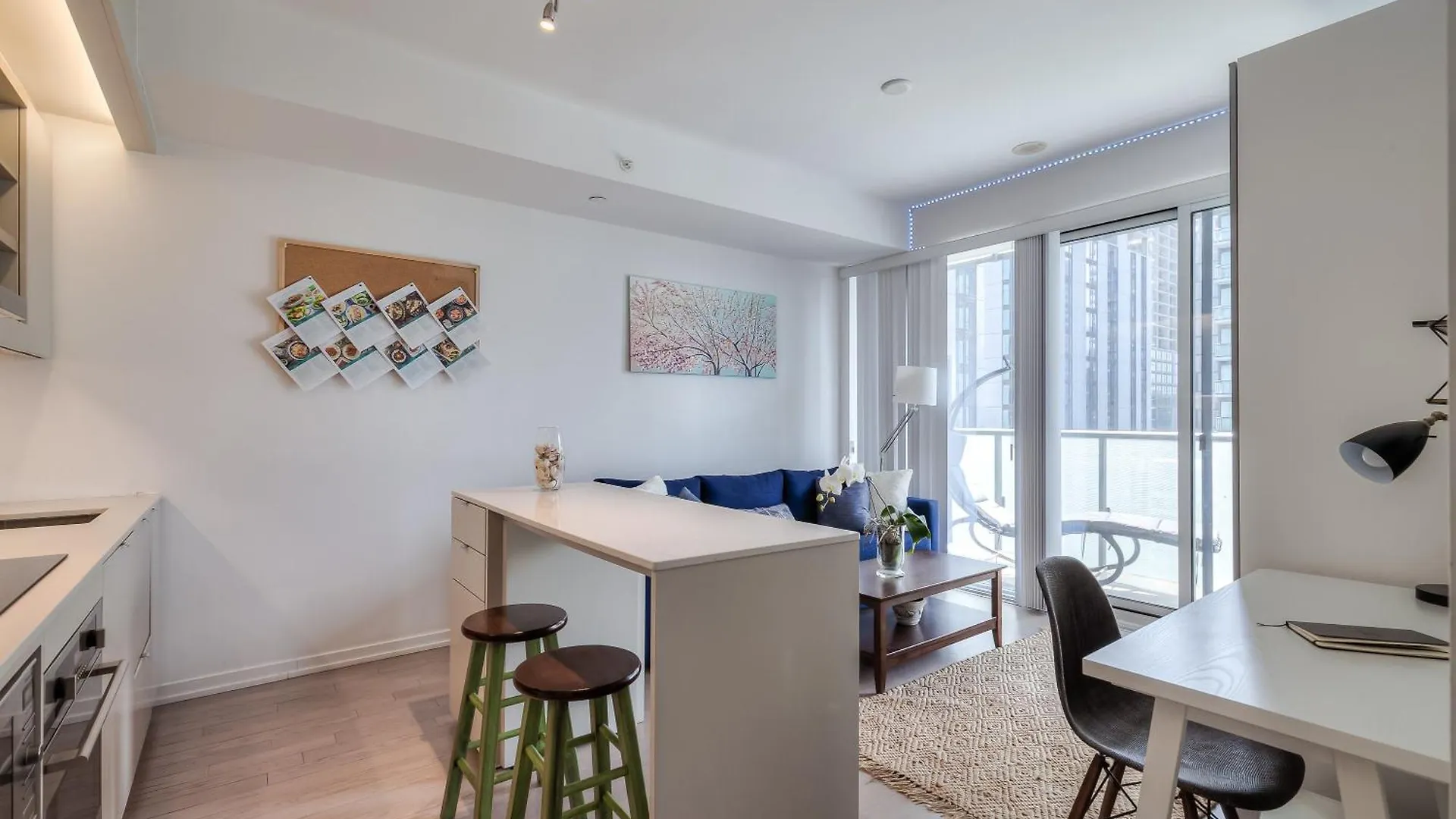 City 1 Bedroom Apartment With Views - 4 Sleeps Toronto