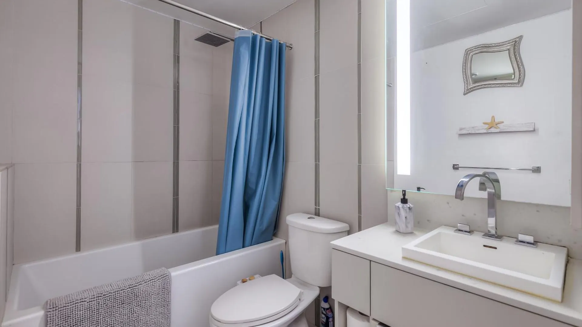 City 1 Bedroom Apartment With Views - 4 Sleeps Toronto