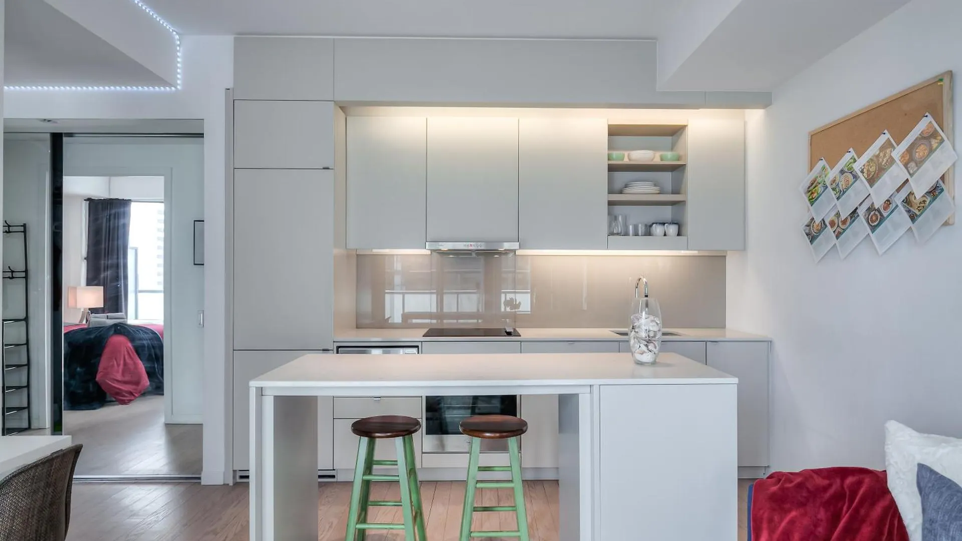 City 1 Bedroom Apartment With Views - 4 Sleeps Toronto
