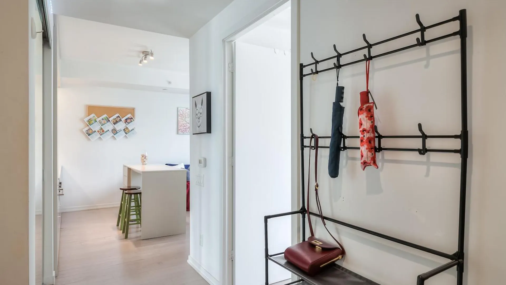City 1 Bedroom Apartment With Views - 4 Sleeps Toronto