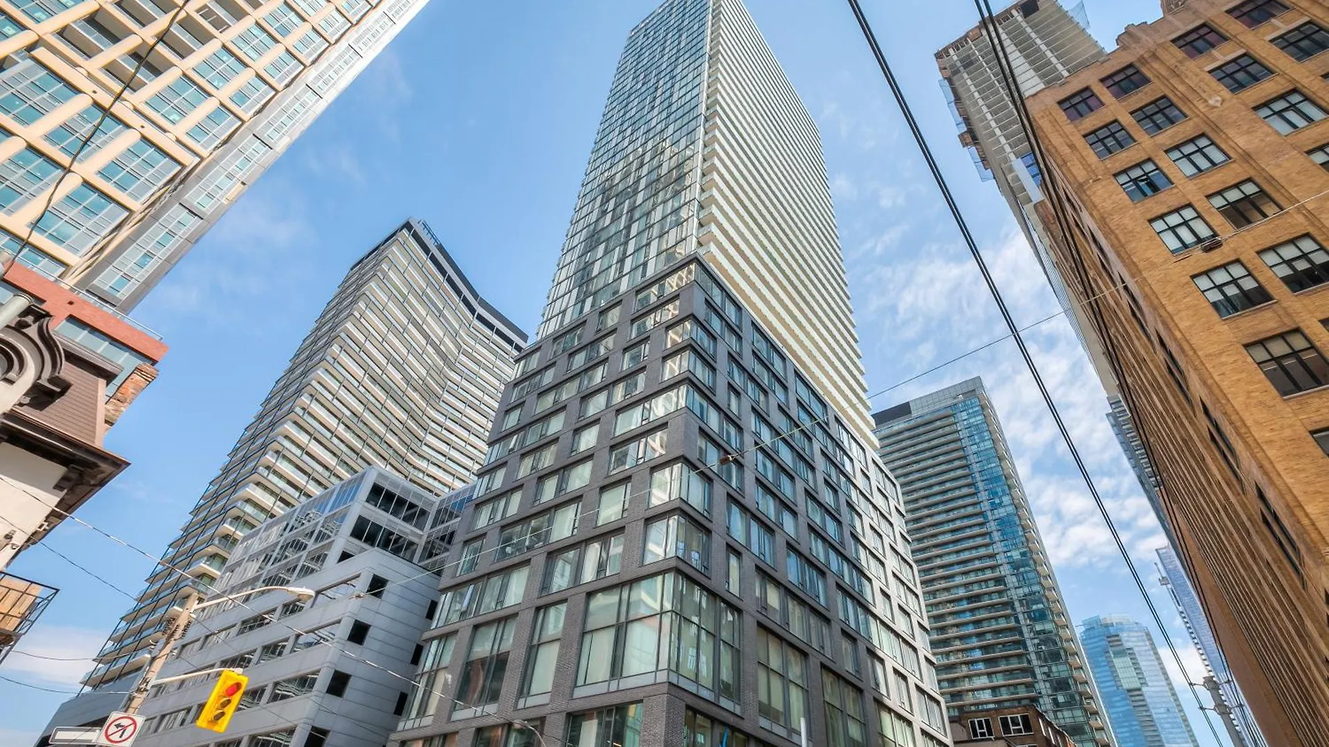 City 1 Bedroom Apartment With Views - 4 Sleeps Toronto