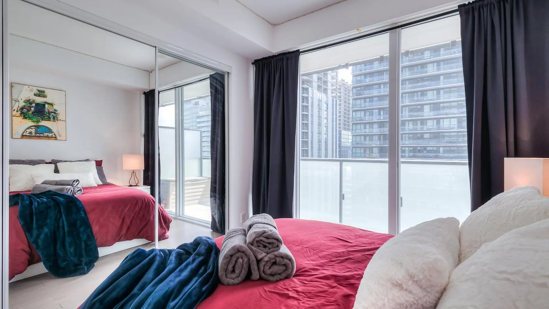 City 1 Bedroom Apartment With Views - 4 Sleeps Toronto