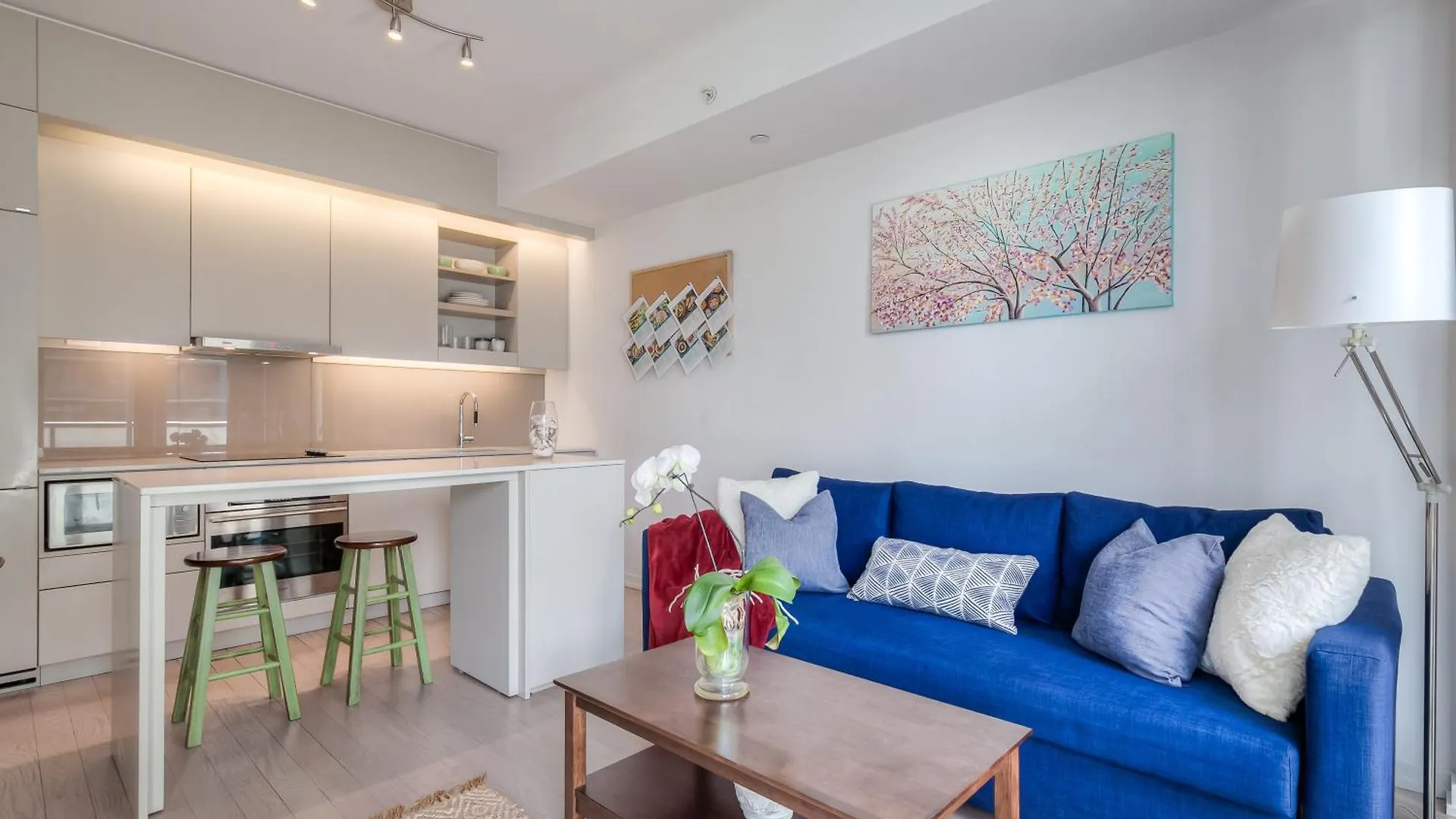 City 1 Bedroom Apartment With Views - 4 Sleeps Toronto
